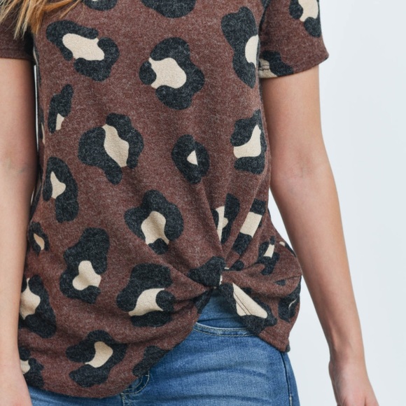 Mocha Leopard Print Short Sleeve Side Knotted Hem Top - Picture 6 of 6